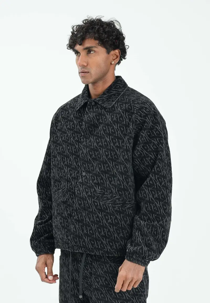 Giubbotto nero da uomo con logo all-over