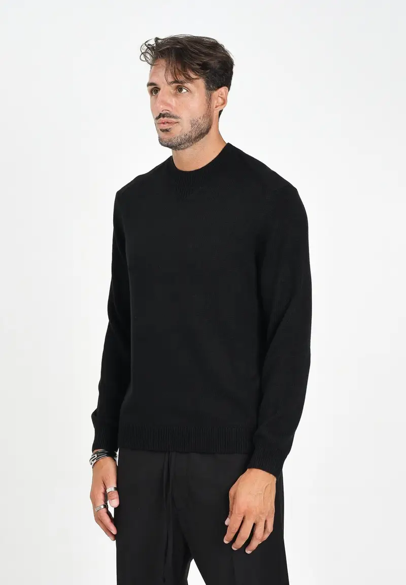 ARMANI EXCHANGE Maglioncino girocollo nero da uomo realizzato in maglia rasata a punto fine