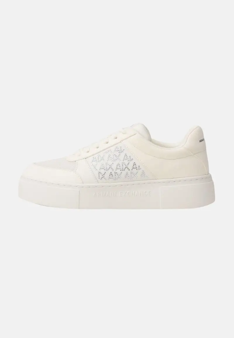 Sneakers panna da donna con logo in strass