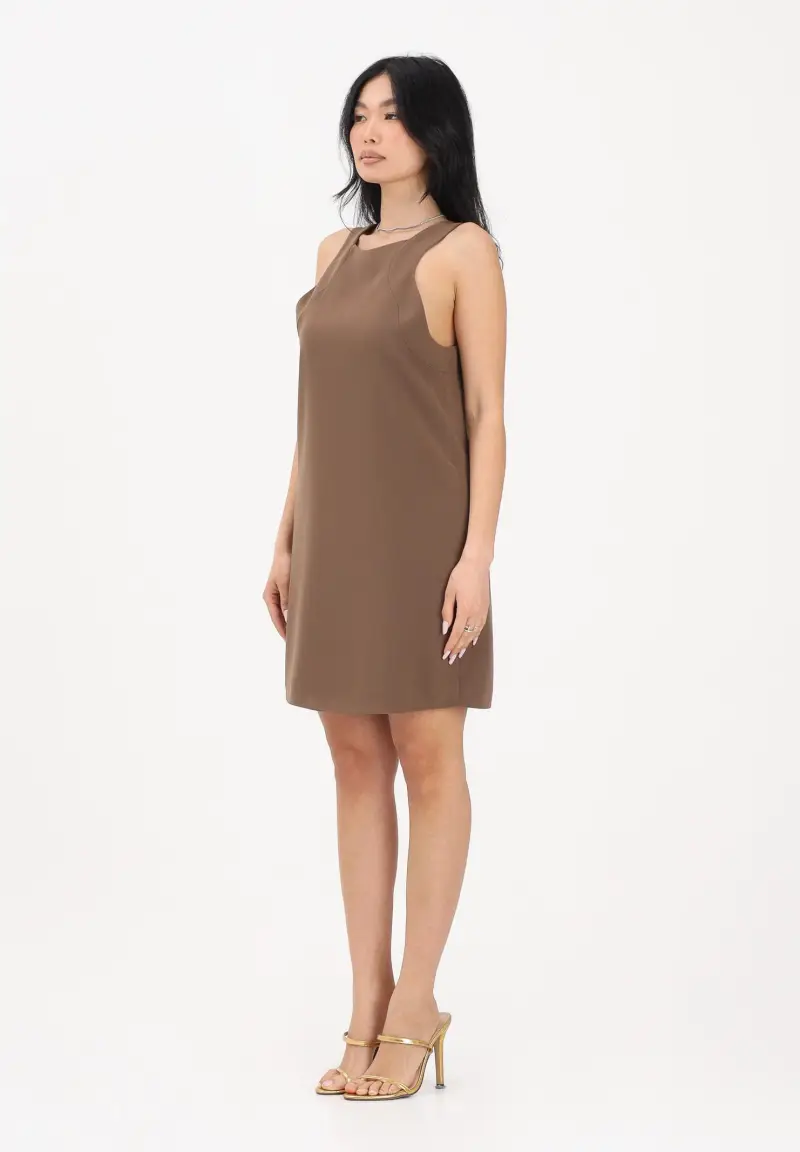 XW002304AF21529U6136