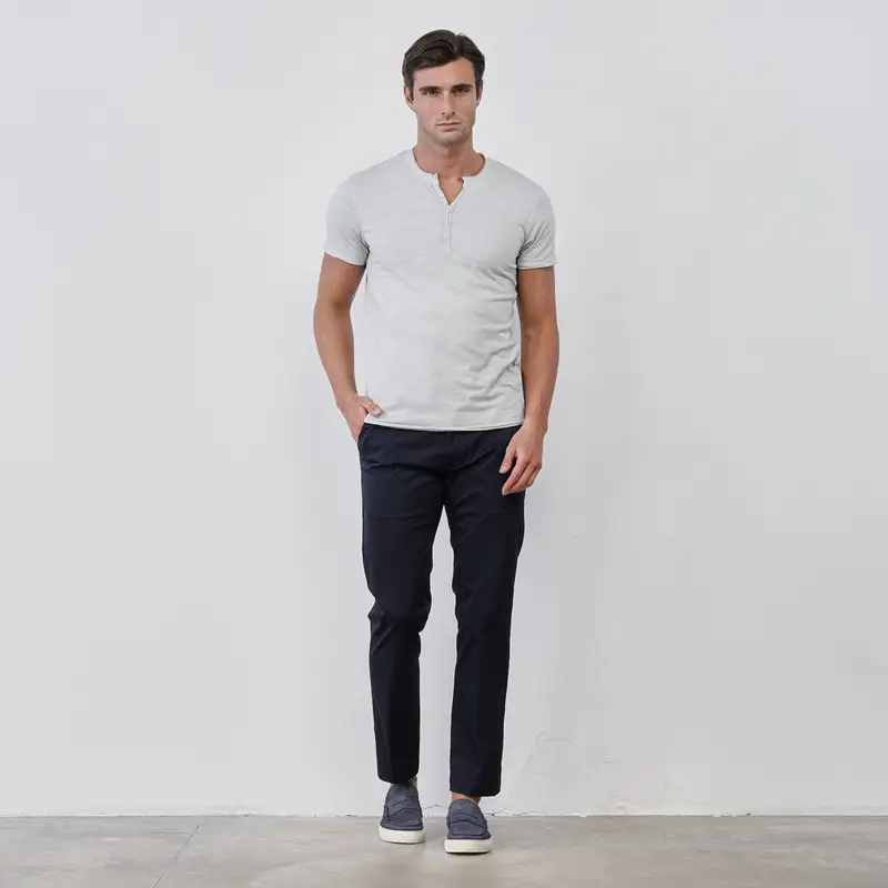 Pantaloni lunghi blu da uomo con tasche