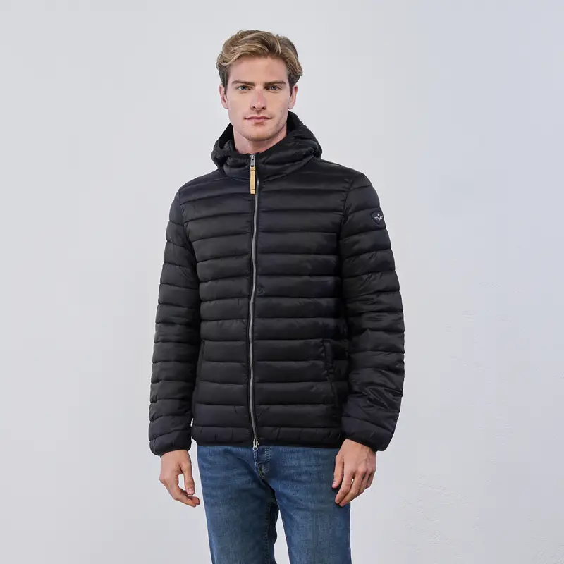 Piumino nero da uomo con zip e tasche