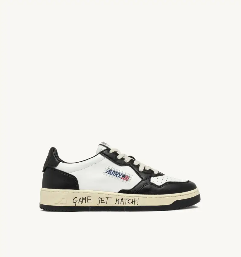 Autry Sneakers Medalist Low bianco e nero con lettering