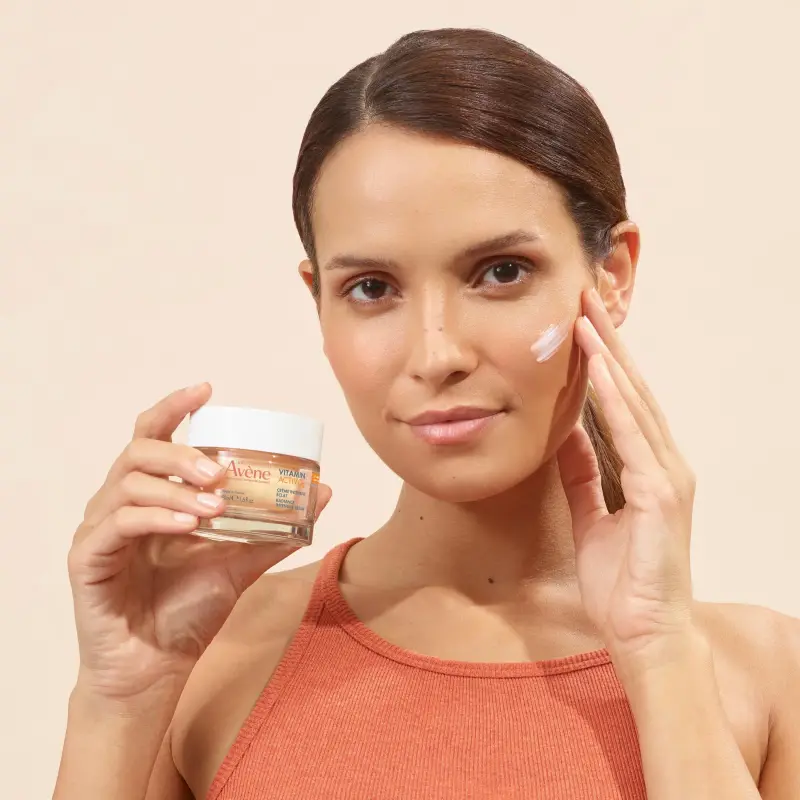 Vitamin Activ Cg Crema Intensiva Illuminante - Trattamento antietà pelli mature, Crema antirughe, Crema viso giorno illuminante miniatura 3