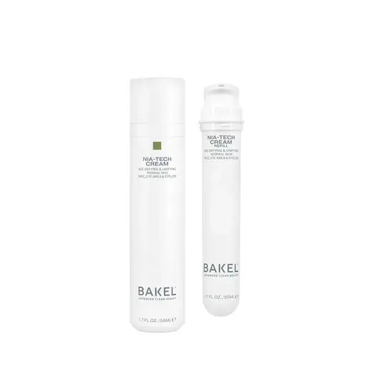 Nia-Tech crema viso illuminante per pelli normali e miste cofanetto e ricarica