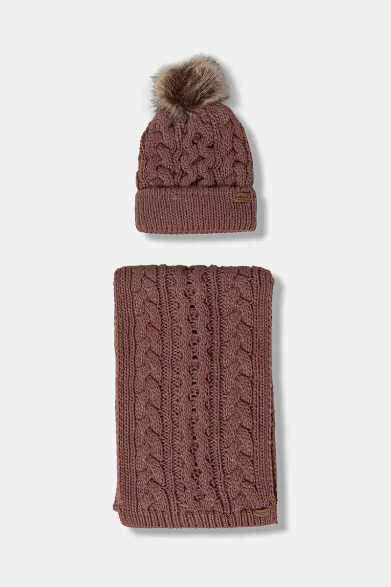 sciarpa e capello colore beige Rosa