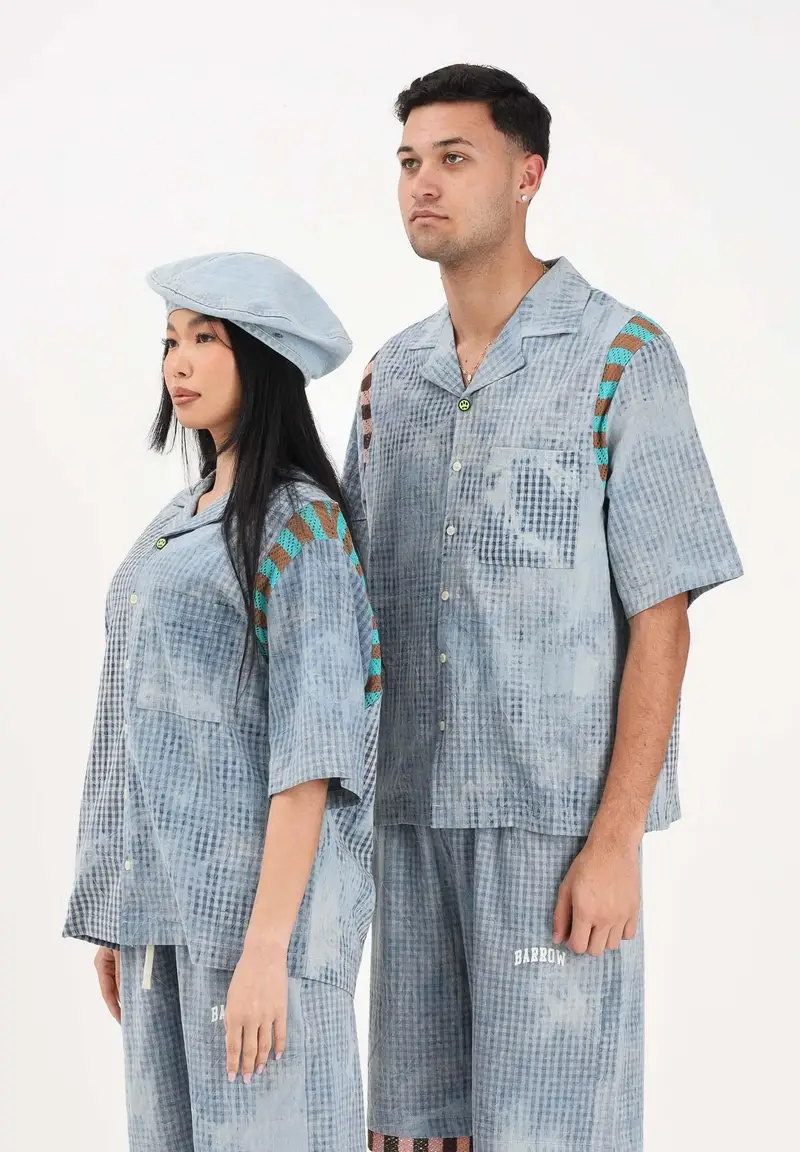 Camicia a manica corta celeste per uomo e donna con stampa micro check