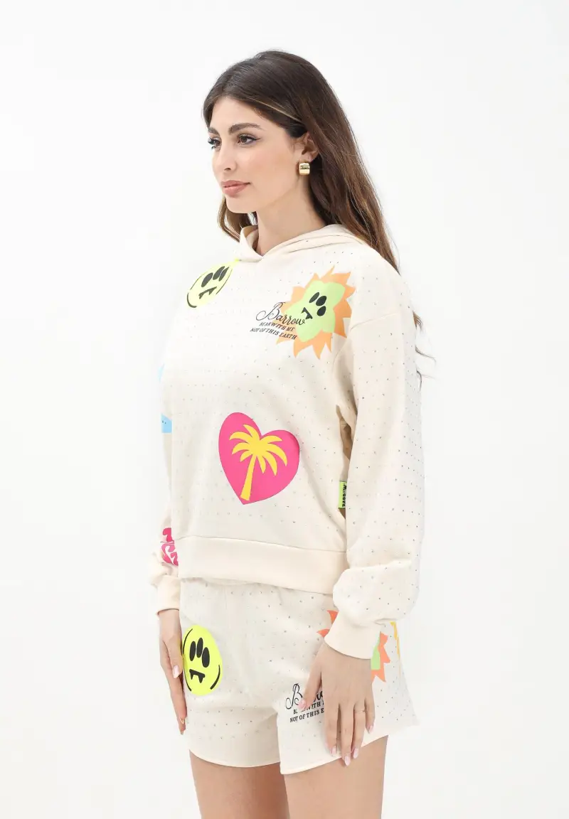 Felpa con cappuccio color crema per donna e bambina con strass e stampe