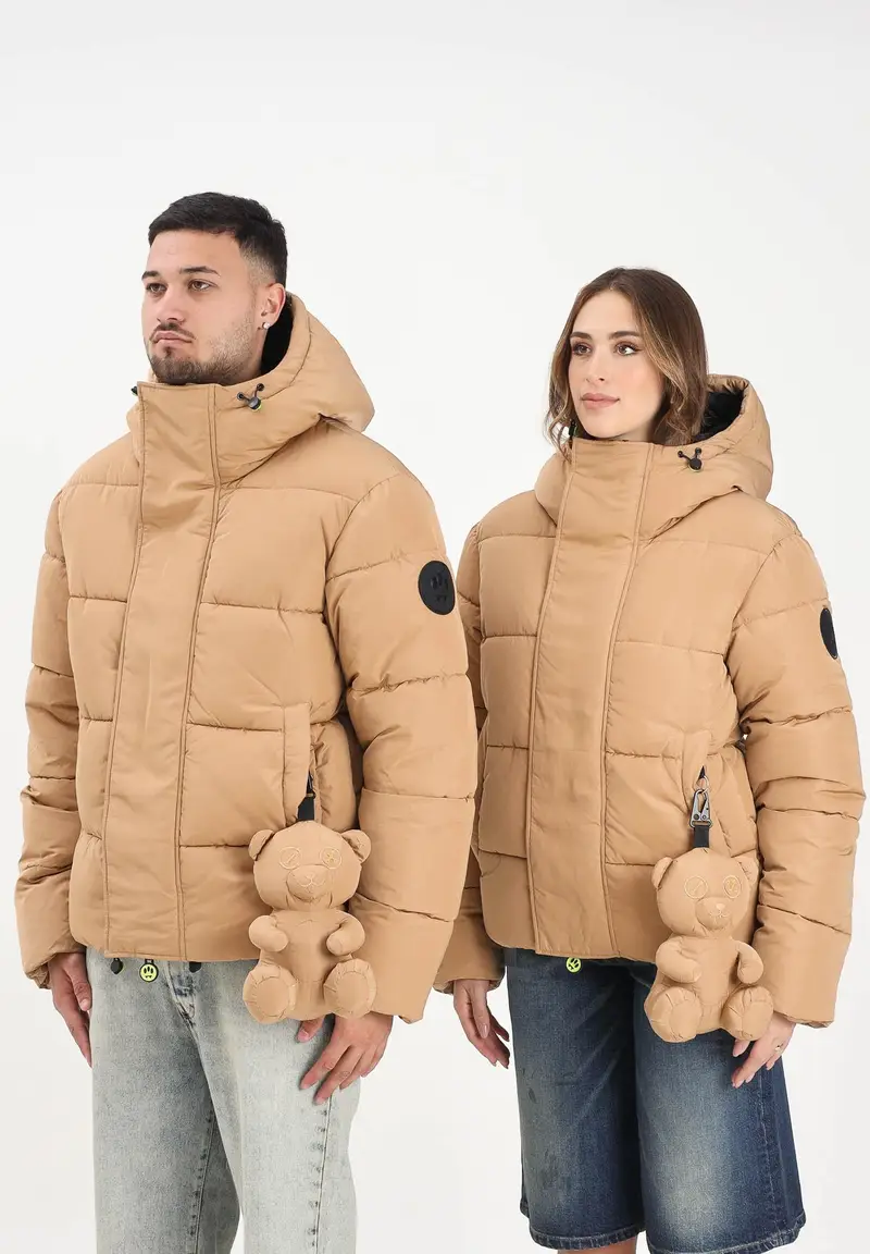 Piumino color cammello per uomo e donna con peluche orsetto coordinato