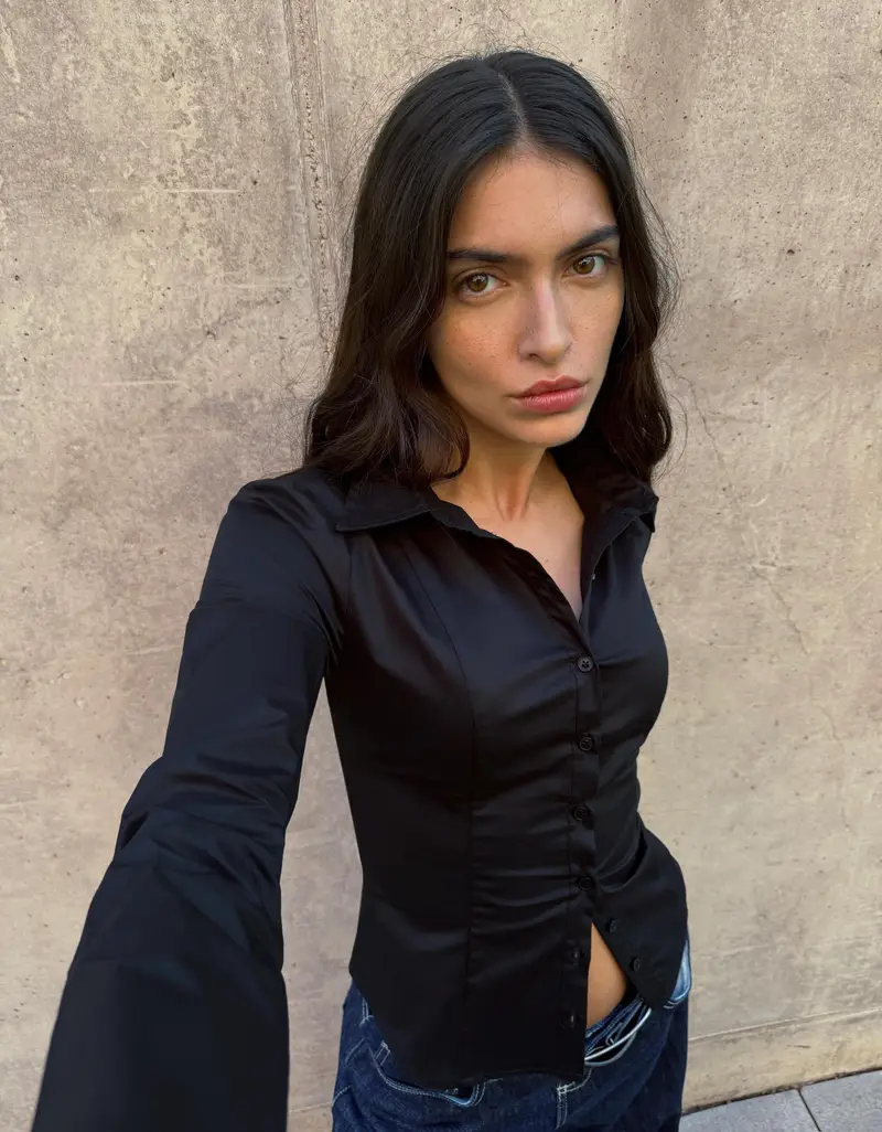 Camicia Attillata Con Maniche A Campana Donna Nero