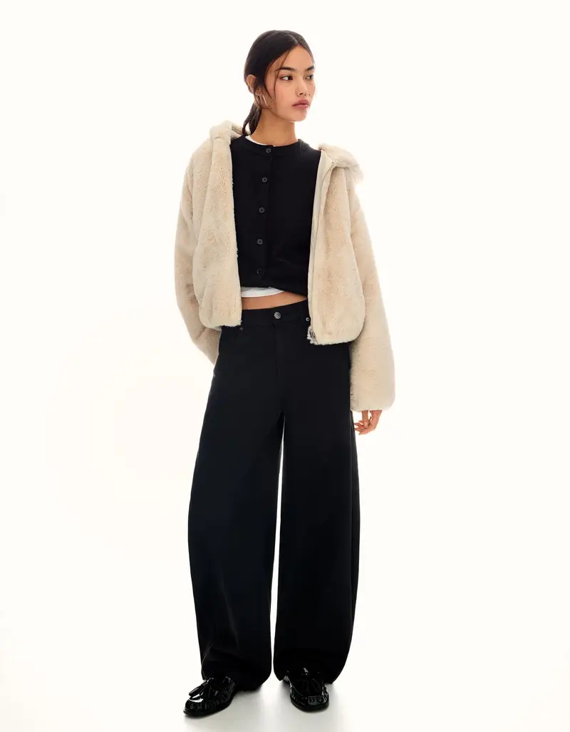 Bershka Giubbotto In Pelliccia Sintetica Con Cappuccio Donna L Sabbia