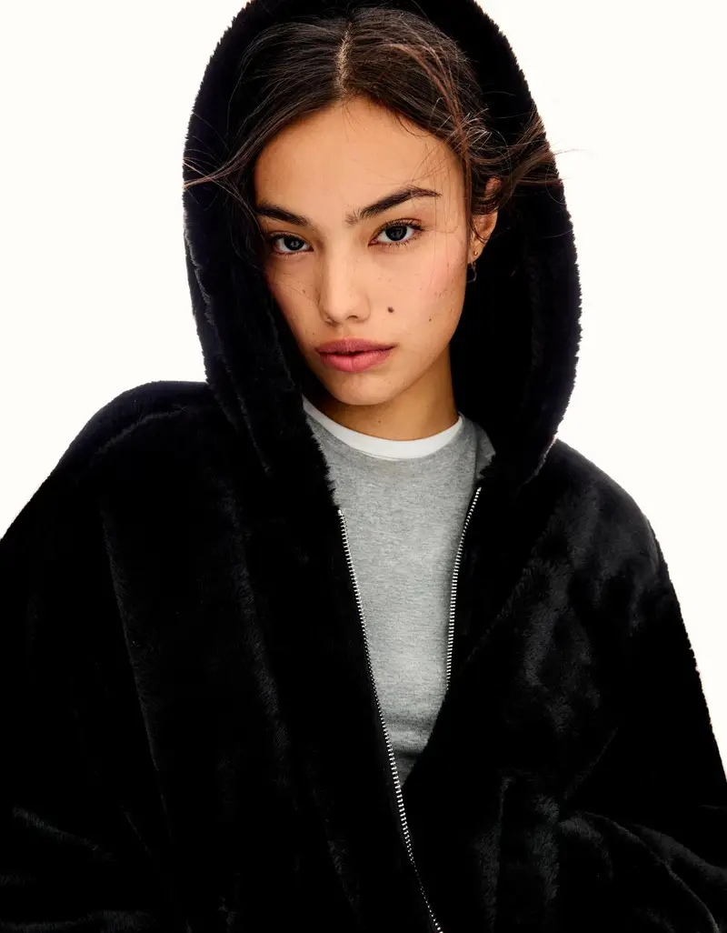 Bershka Giubbotto In Pelliccia Sintetica Con Cappuccio Donna S Nero
