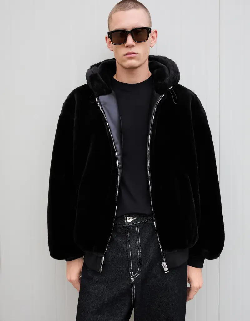 Giubbotto Pelliccia Sintetica Con Cappuccio Uomo Nero