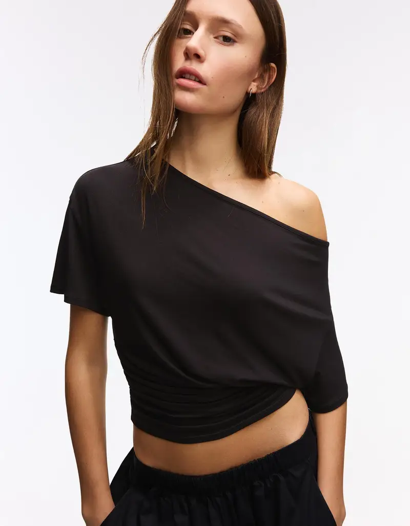 Maglietta A Maniche Corte Asimmetrica Stampata Donna Nero