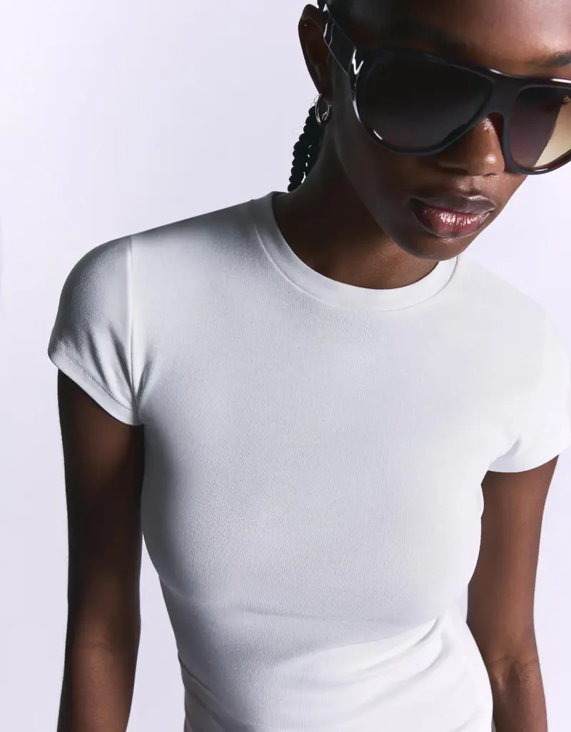 Bershka Maglietta A Maniche Corte Con Collo Rotondo Donna M Bianco Roto