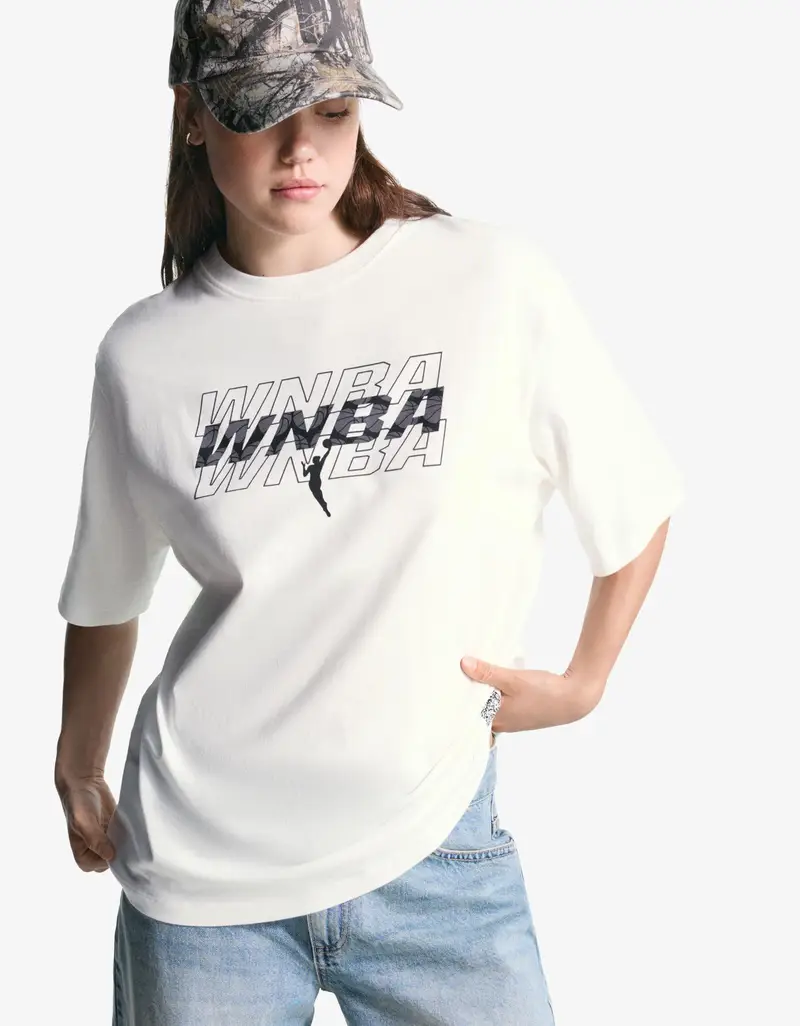 Bershka Maglietta Wnba A Maniche Corte Con Filtro Digitale Donna L Bianco Roto