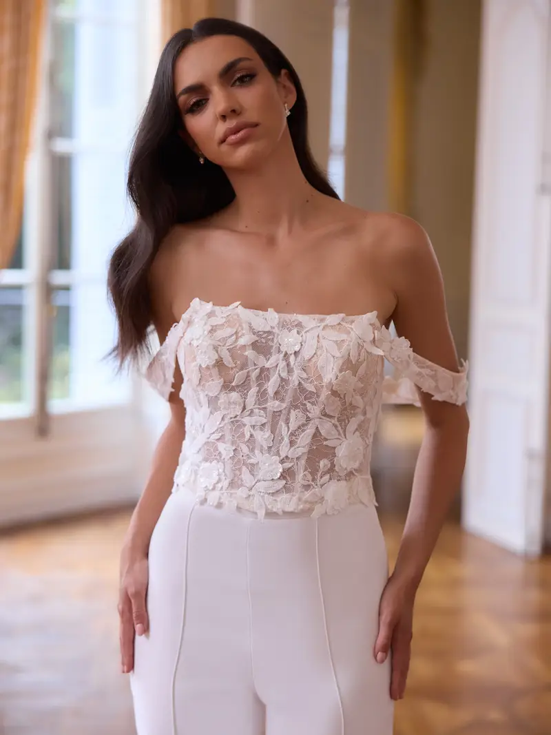 E512 Bridal corset in lace Ivory | Maat 4XL