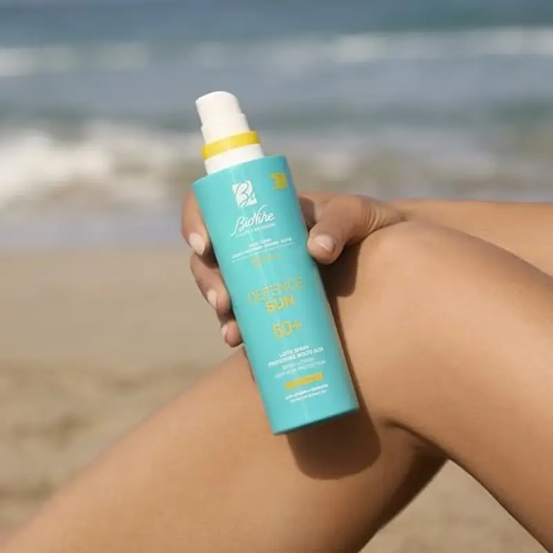 Bionike Defence Sun - Latte Spray Solare, per Pelli Sensibili e Intolleranti, Azione Protettiva e Antiossidante, Waterproof e non Appiccicoso, Lenisce e Ripara la Pelle, 200 ml miniatura 2