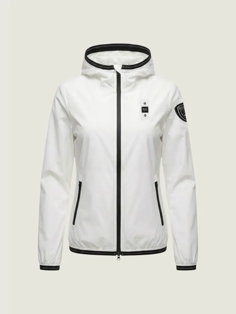 giubbotto bianco ragazza con logo