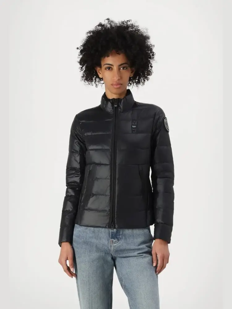 giubbotto nero donna logo sul braccio