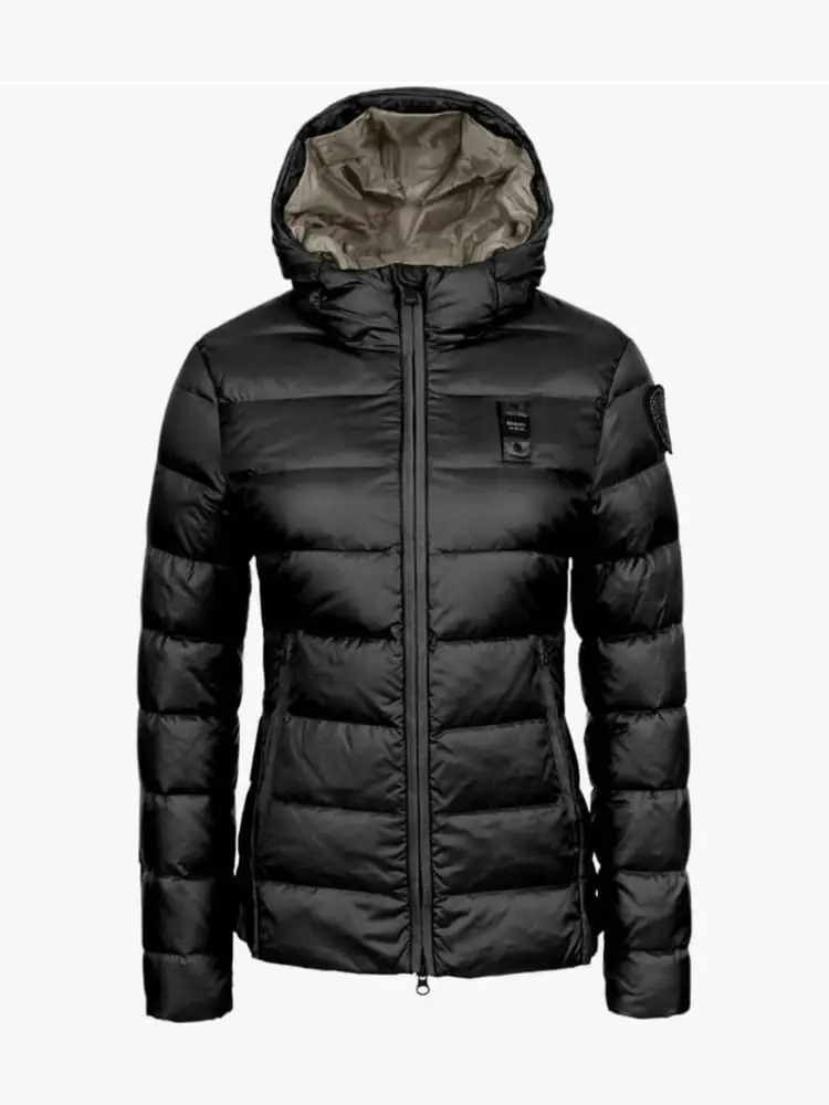 giubbotto nero ragazza con logo