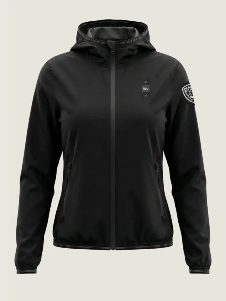 giubbotto nero ragazza con logo