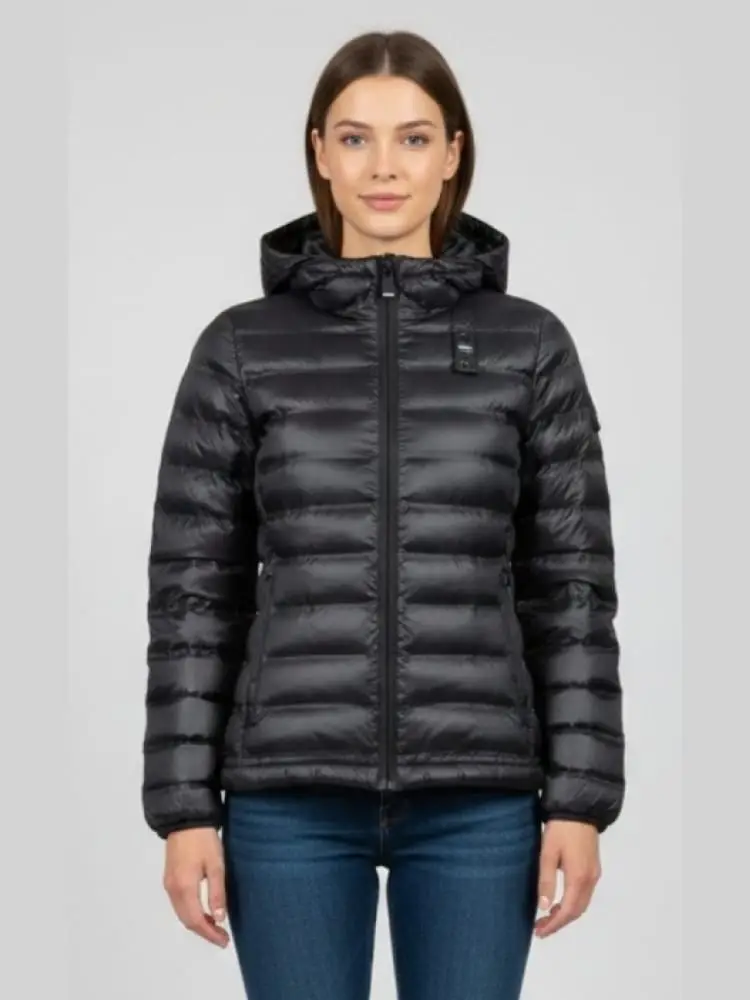 giubbotto nero ragazza logo sul lato