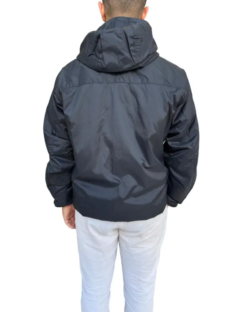 giubbotto nero uomo giacca anti vento con cappuccio logo sul braccio miniatura 3