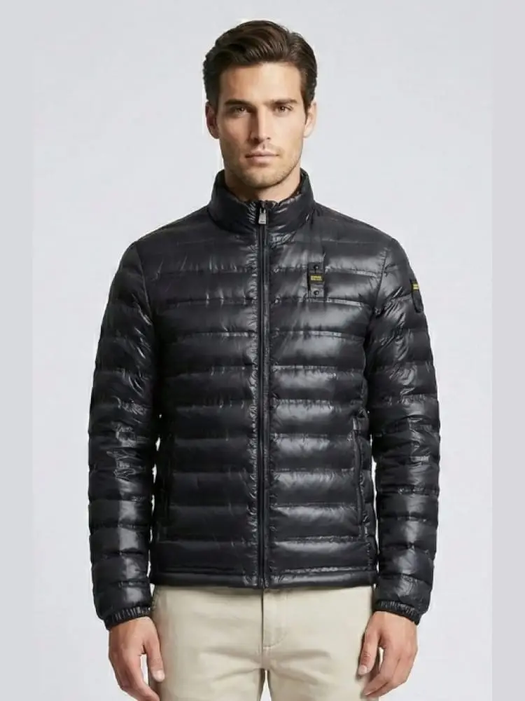 giubbotto nero uomo logo sul braccio