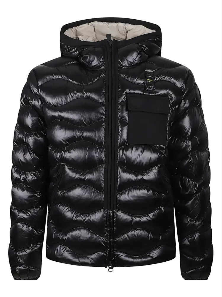 giubbotto nero uomo lucido con cappuccio logo sul braccio