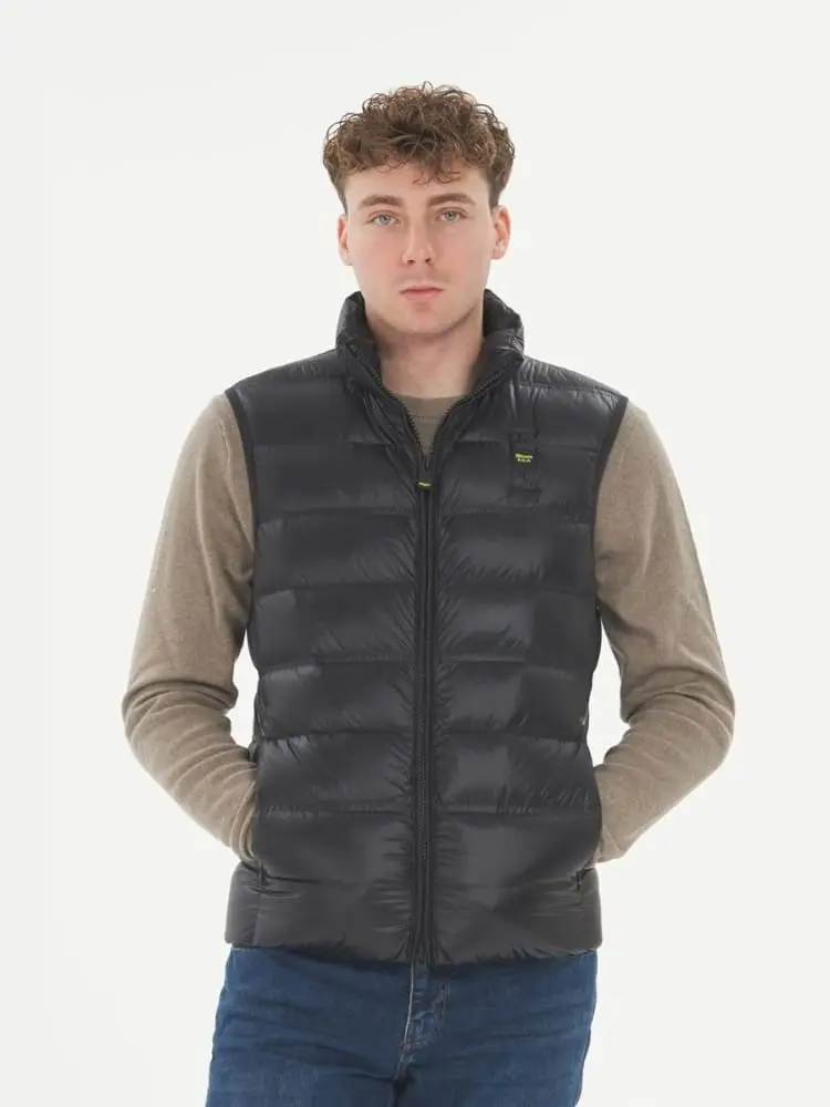 giubbotto nero uomo smanicato con logo