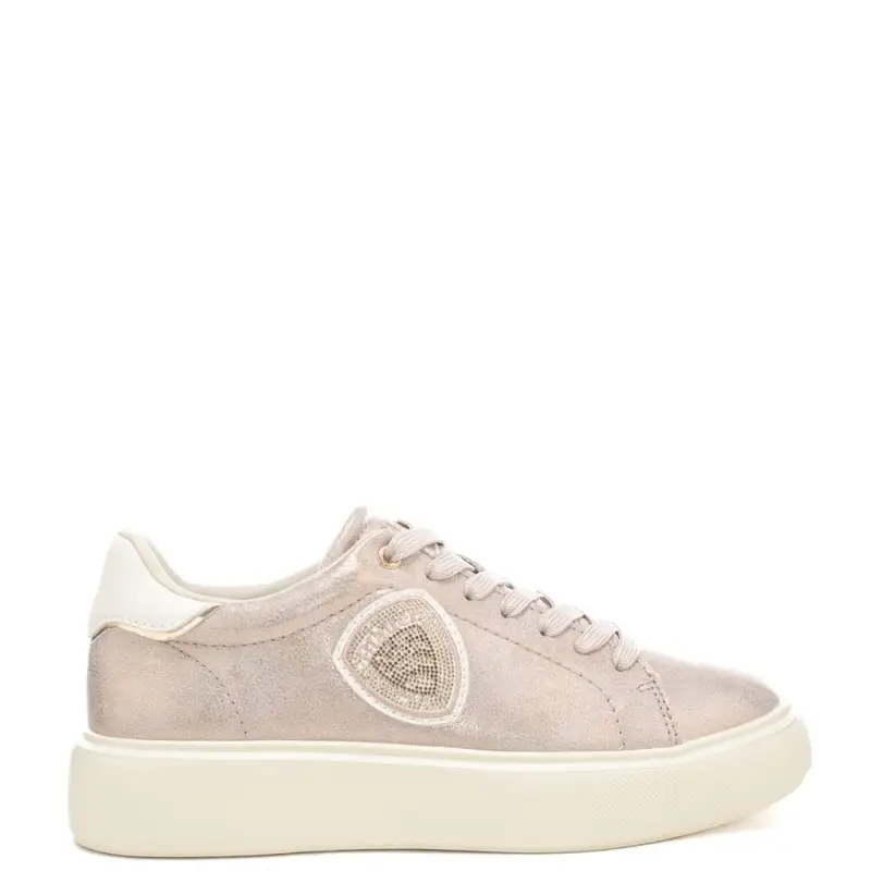 sneakers da donna con tomaia metallizzata e patch scudo con strass nude