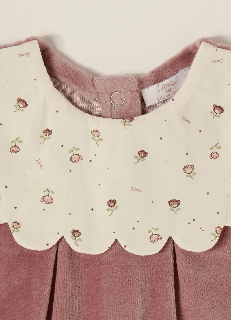 Pagliaccetto Rosa In Velour Con Dettaglio Floreale, Neonata, Rosa/Bianco miniatura 3