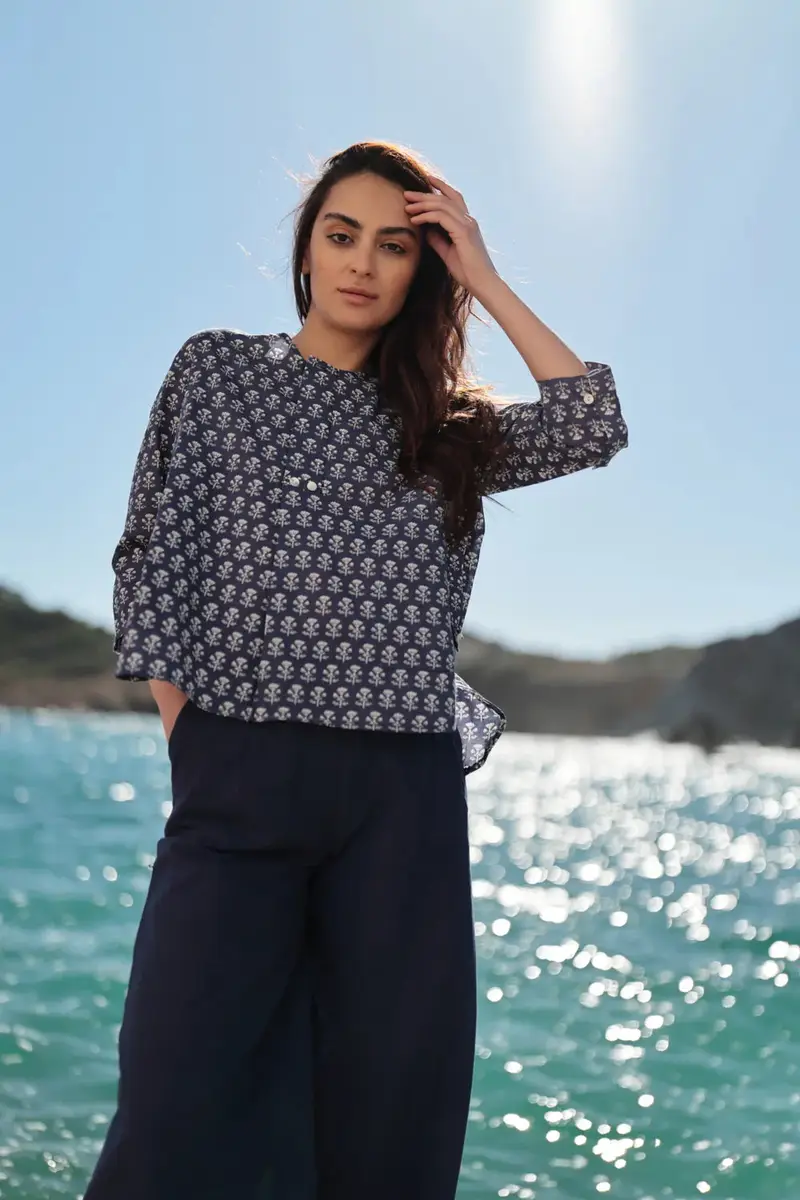 BLUSA MICRO FANTASIA | Colore: Blu | Taglia: S