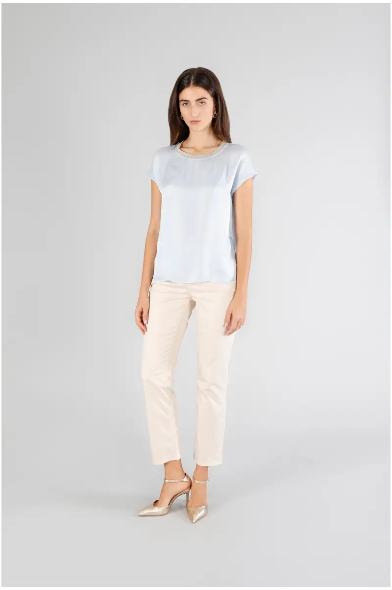 blusa spalla scesa in satin celeste