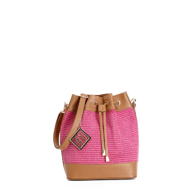 borsa a secchiello in rafia con coulisse con rifiniture in pelle e ciondolo fuxia/cuoio