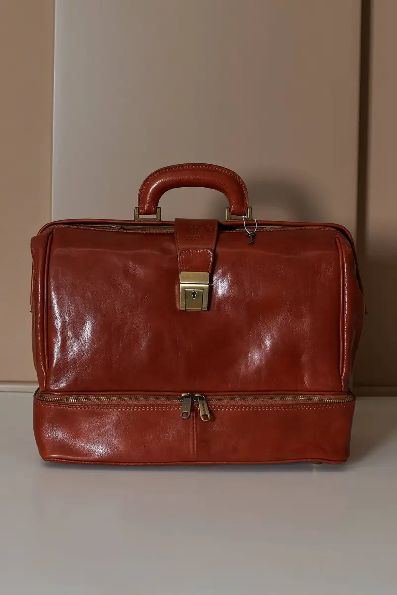 Borsa da medico in pelle colore cuoio chiusura pulsante e chiave D'Arienzo, Seleziona Taglia Unica, Colore Cuoio