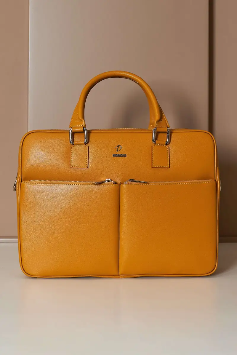 Borsa Ventiquattrore in pelle di vitello ocra saffiano con doppia tasca D'Arienzo, Seleziona Taglia Unica, Colore Giallo