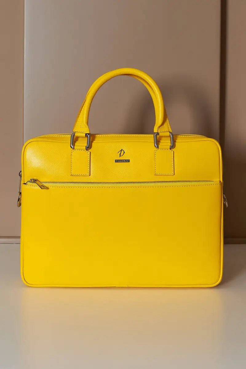 Borsa Ventiquattrore in pelle gialla di vitello saffiano tasca zip D'Arienzo, Seleziona Taglia Unica, Colore Giallo