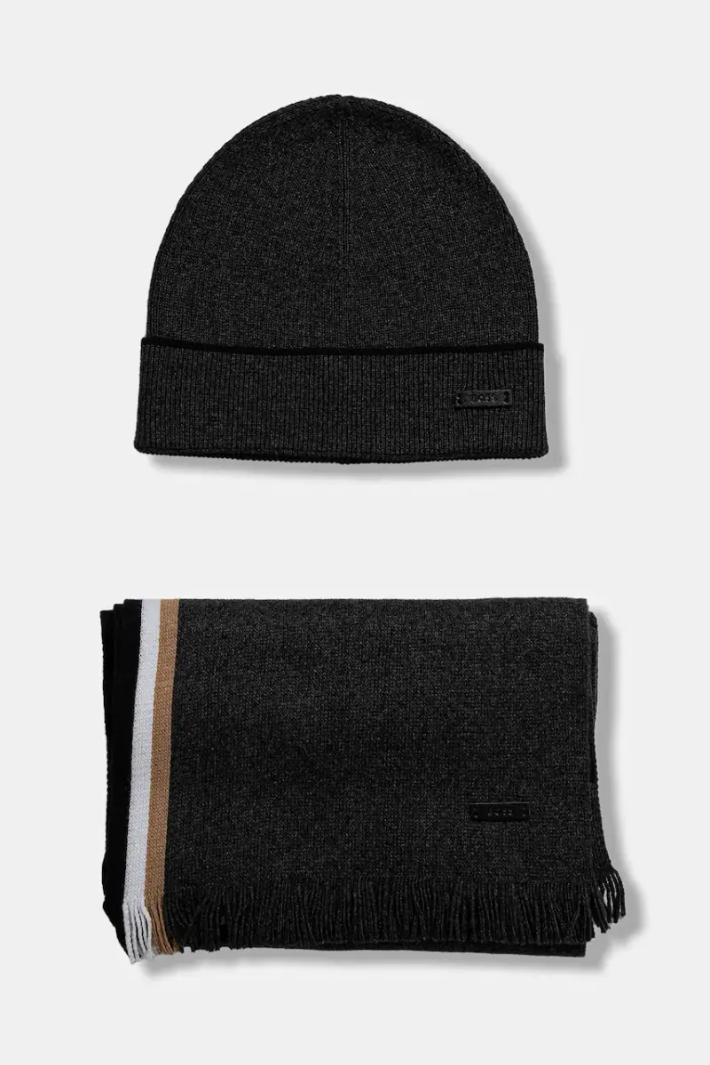 sciarpa e capello colore grigio 50551072