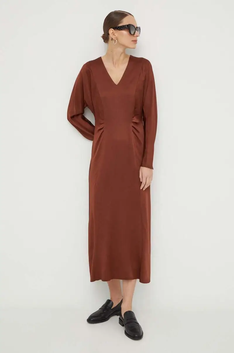 vestito colore marrone