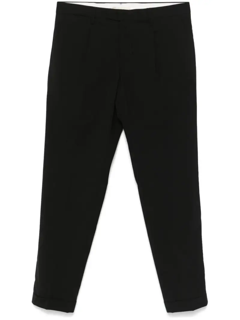 Pantalone nero gamba affusolata