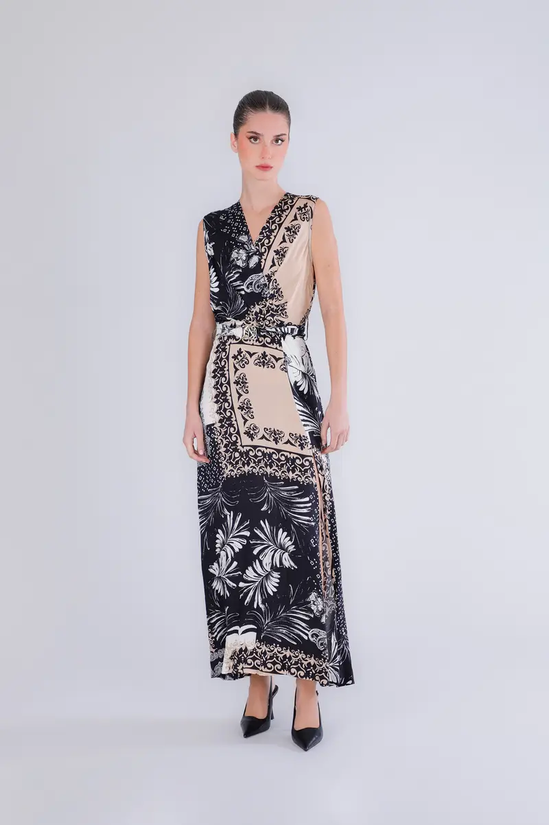 abito lungo smanicato in satin stampato multi patchwork