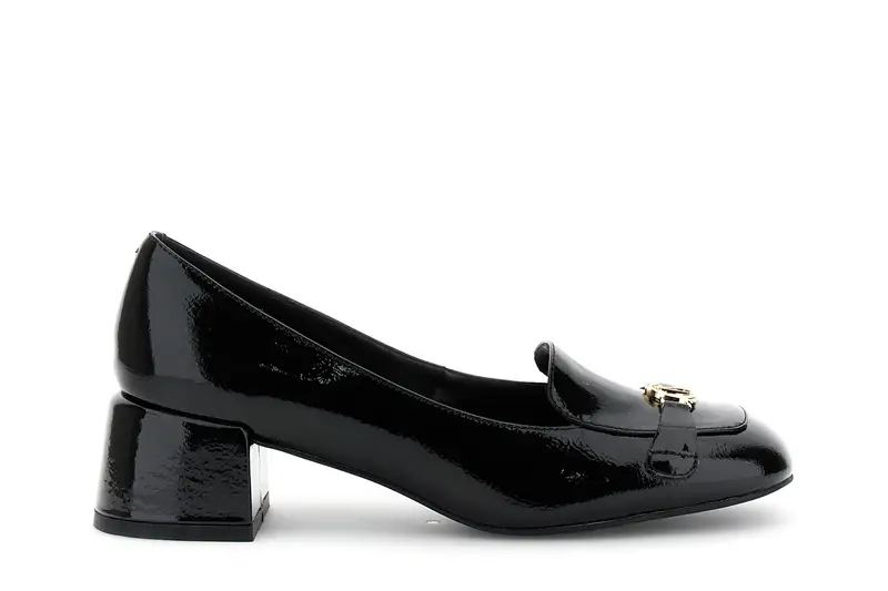 ballerina con vaschetta e accessorio in naplak nero