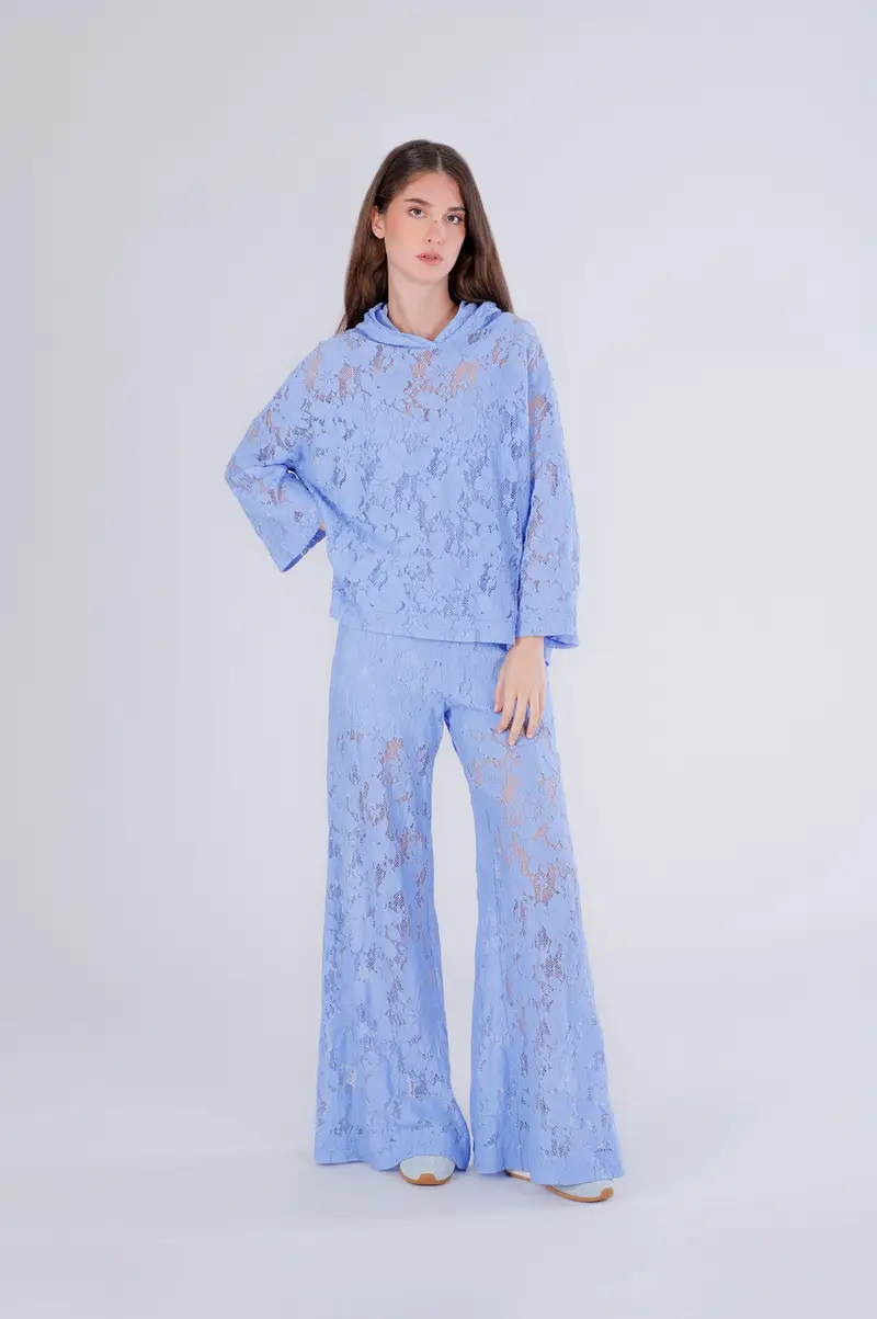 blusa con cappuccio in pizzo celeste