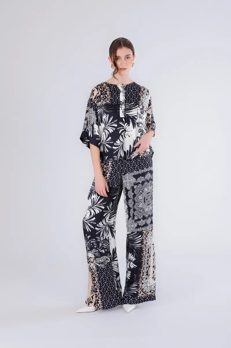 blusa stampata con chain alle maniche multi patchwork