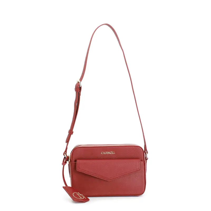 camera bag in saffiano con pattina e maxi charm rosso