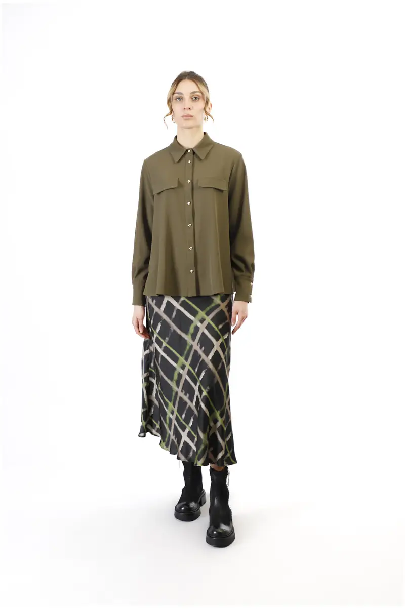 camicia con taschini fango