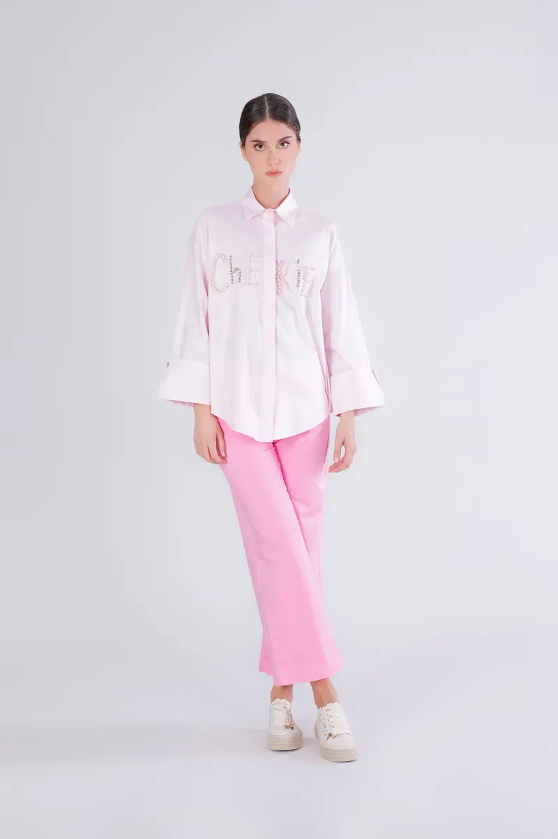 camicia in oxford con ricamo rosa