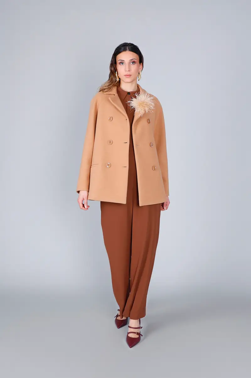 cappotto doppiopetto manica raglan cammello